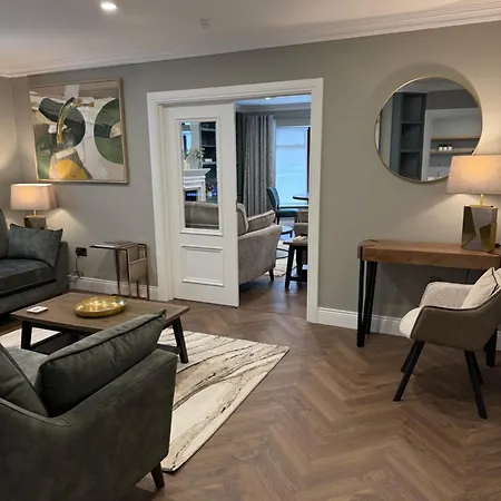 Luxury 4 Bedroom House -killarney Town Centre - Free Parking Wi-fi- 4 Star Approved