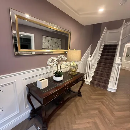 Luxury 4 Bedroom Townhouse -killarney Town Centre - Free Parking Wi-fi- 4 Star Approved Feriehus *