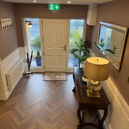Luxury 4 Bedroom House -killarney Town Centre - Free Parking Wi-fi- 4 Star Approved *