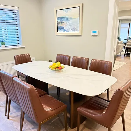 Luxury 4 Bedroom House -killarney Town Centre - Free Parking Wi-fi- 4 Star Approved *