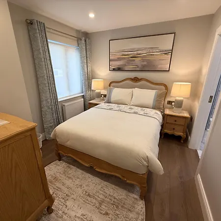 Luxury 4 Bedroom House -killarney Town Centre - Free Parking Wi-fi- 4 Star Approved *