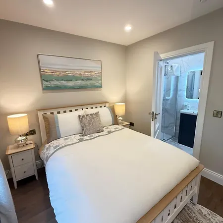 Luxury 4 Bedroom House -killarney Town Centre - Free Parking Wi-fi- 4 Star Approved