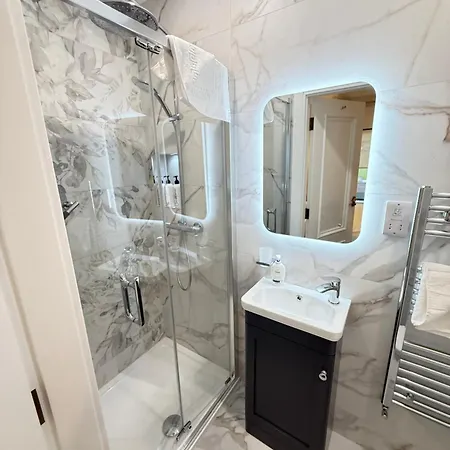 Luxury 4 Bedroom House -killarney Town Centre - Free Parking Wi-fi- 4 Star Approved