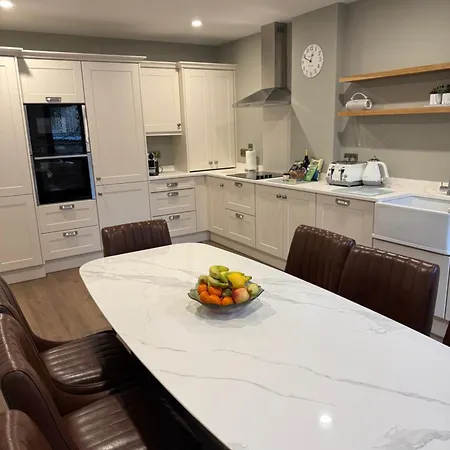 Luxury 4 Bedroom House -killarney Town Centre - Free Parking Wi-fi- 4 Star Approved *