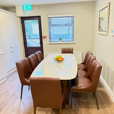 Luxury 4 Bedroom House -killarney Town Centre - Free Parking Wi-fi- 4 Star Approved *