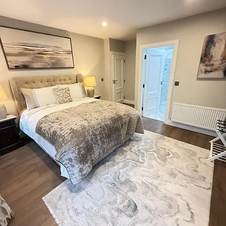 Feriehus Luxury 4 Bedroom Townhouse -killarney Town Centre - Free Parking Wi-fi- 4 Star Approved *