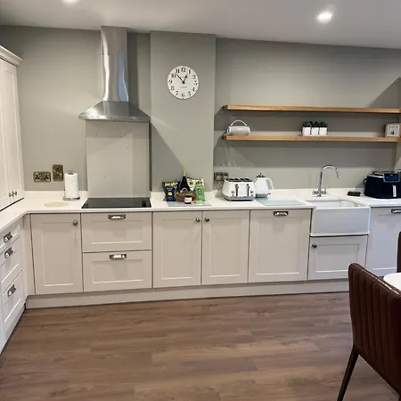 Feriehus Luxury 4 Bedroom Townhouse -killarney Town Centre - Free Parking Wi-fi- 4 Star Approved