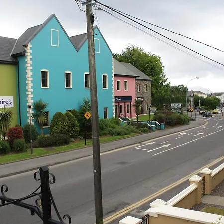 4 Fair Hill- Luxury 4 Bedroom Property -Killarney Town Centre - Free Parking Wi-Fi * キラーニー