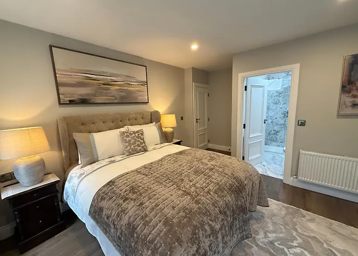 4 Fair Hill- Luxury 4 Bedroom Property -Killarney Town Centre - Free Parking Wi-Fi キラーニー