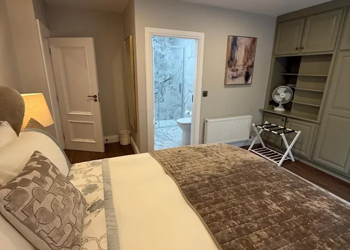 4 Fair Hill- Luxury 4 Bedroom Property -Killarney Town Centre - Free Parking Wi-Fi キラーニー