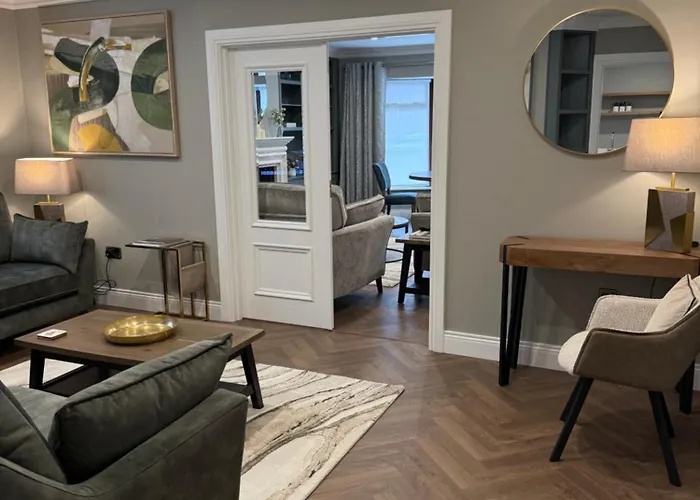 4 Fair Hill- Luxury 4 Bedroom Property -Killarney Town Centre - Free Parking Wi-Fi