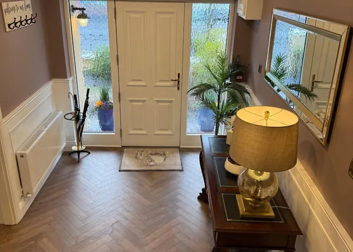 4 Fair Hill- Luxury 4 Bedroom Property -Killarney Town Centre - Free Parking Wi-Fi *