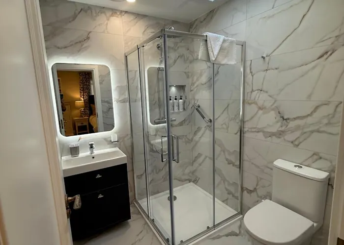 4 Fair Hill- Luxury 4 Bedroom Property -Killarney Town Centre - Free Parking Wi-Fi 別荘