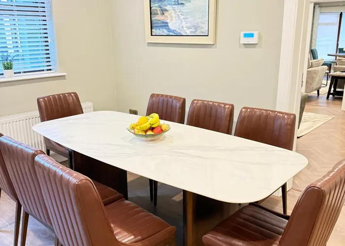 4 Fair Hill- Luxury 4 Bedroom Property -Killarney Town Centre - Free Parking Wi-Fi *