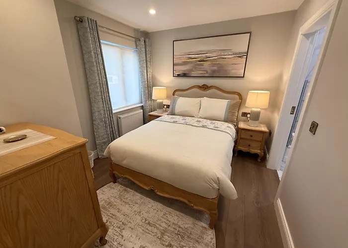 4 Fair Hill- Luxury 4 Bedroom Property -Killarney Town Centre - Free Parking Wi-Fi *