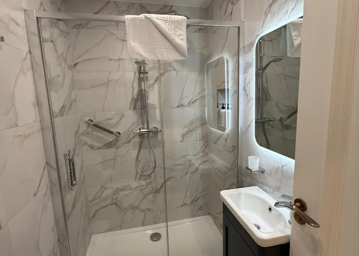 4 Fair Hill- Luxury 4 Bedroom Property -Killarney Town Centre - Free Parking Wi-Fi