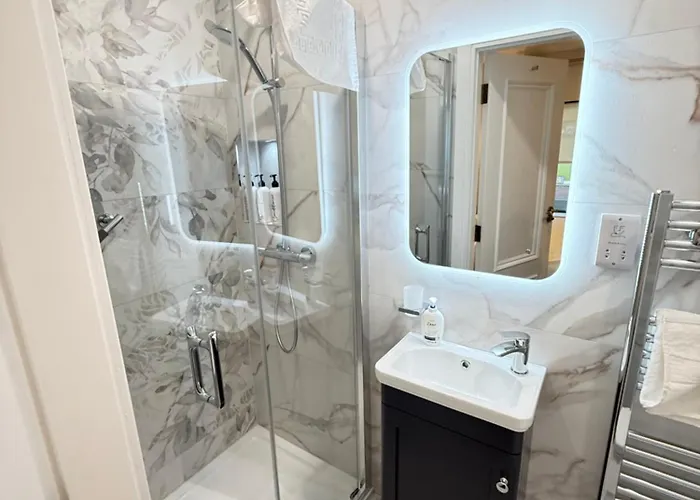 4 Fair Hill- Luxury 4 Bedroom Property -Killarney Town Centre - Free Parking Wi-Fi