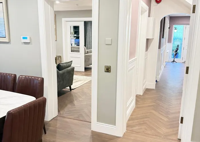 4 Fair Hill- Luxury 4 Bedroom Property -Killarney Town Centre - Free Parking Wi-Fi キラーニー