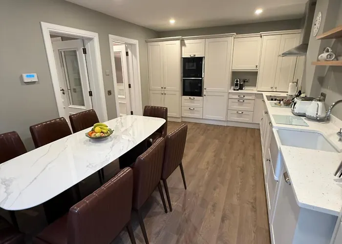 4 Fair Hill- Luxury 4 Bedroom Property -Killarney Town Centre - Free Parking Wi-Fi * キラーニー