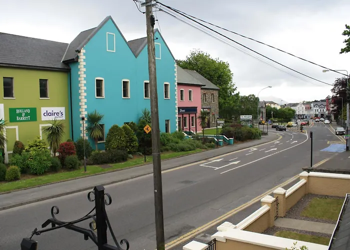 4 Fair Hill- Luxury 4 Bedroom Property -Killarney Town Centre - Free Parking Wi-Fi * キラーニー