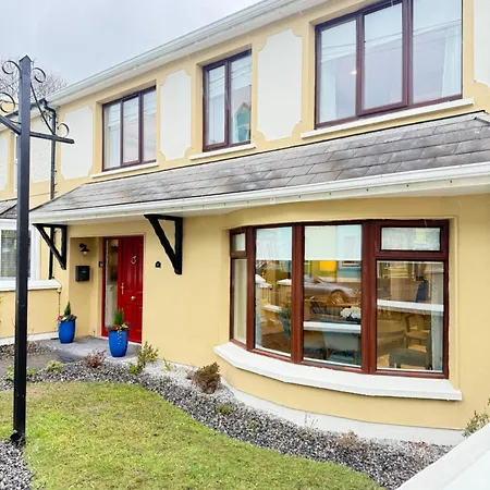 Luxury 4 Bedroom Townhouse -killarney Town Centre - Free Parking Wi-fi- 4 Star Approved Σπίτι διακοπών