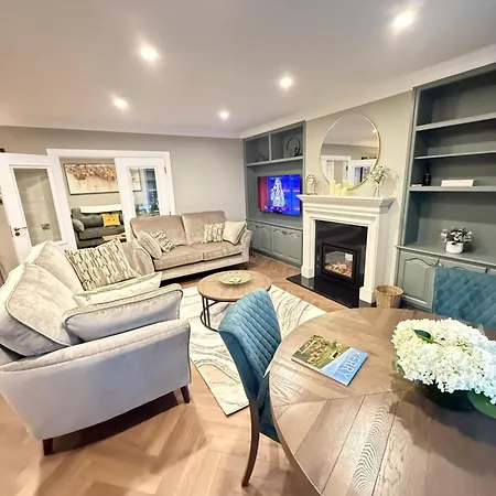 Feriehus Luxury 4 Bedroom Townhouse -killarney Town Centre - Free Parking Wi-fi- 4 Star Approved *
