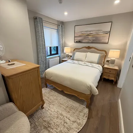 Luxury 4 Bedroom Townhouse -killarney Town Centre - Free Parking Wi-fi- 4 Star Approved 펜션 킬라니
